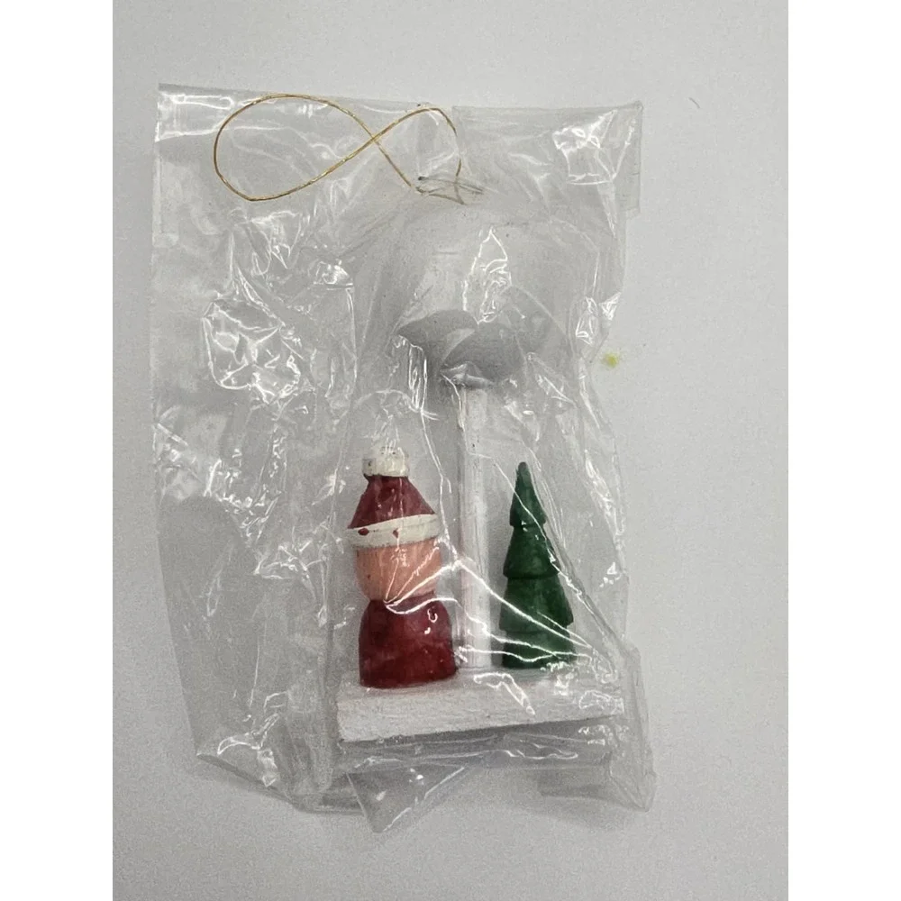 Small wooden Christmas Ornaments‎ Vtg Taiwan Painted People Wood Winter Decor